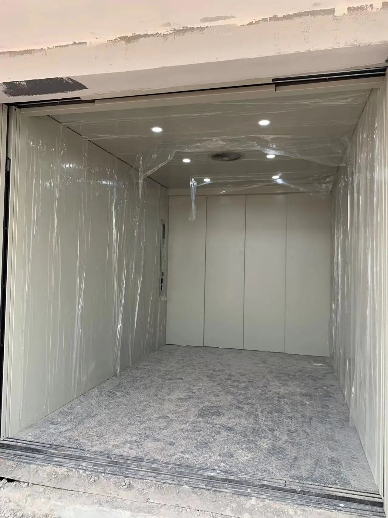 Fuji cargo lift freight elevator price 3 ton freight warehouse lift for cargo elevator